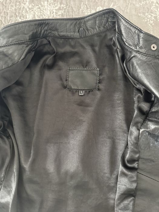 Geaca de piele neagra