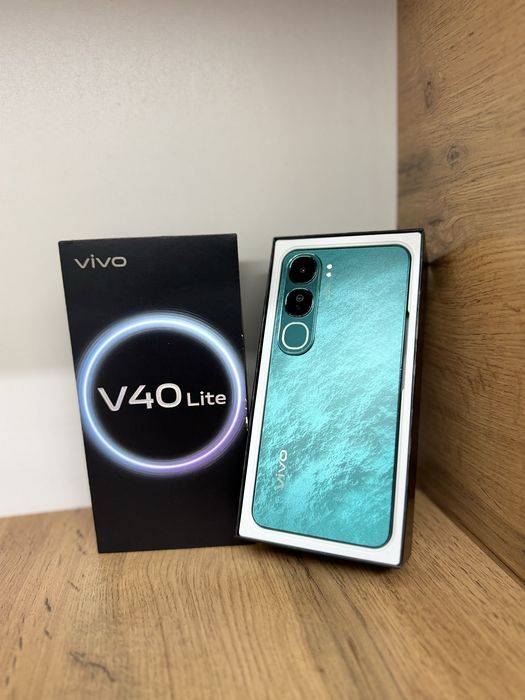 Vivo v 40 lite.