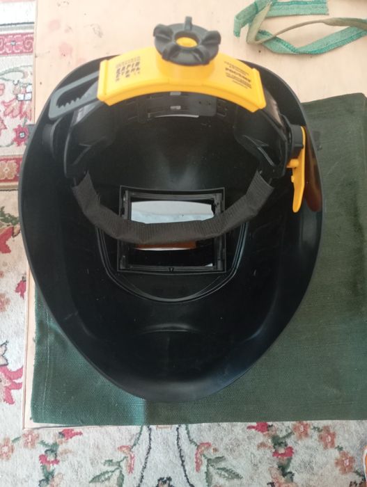 Каска для сварки