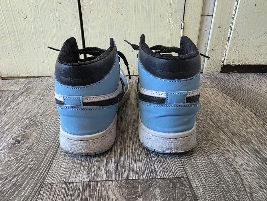 Nike Air Jordan 1 Mid “University Blue / Black / White”