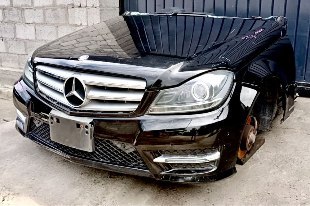 Передняя часть Мерседес W204.