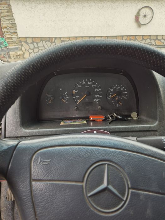 Продавам Мерцедес Вито 2.3 тди 1998г във добро състояние
