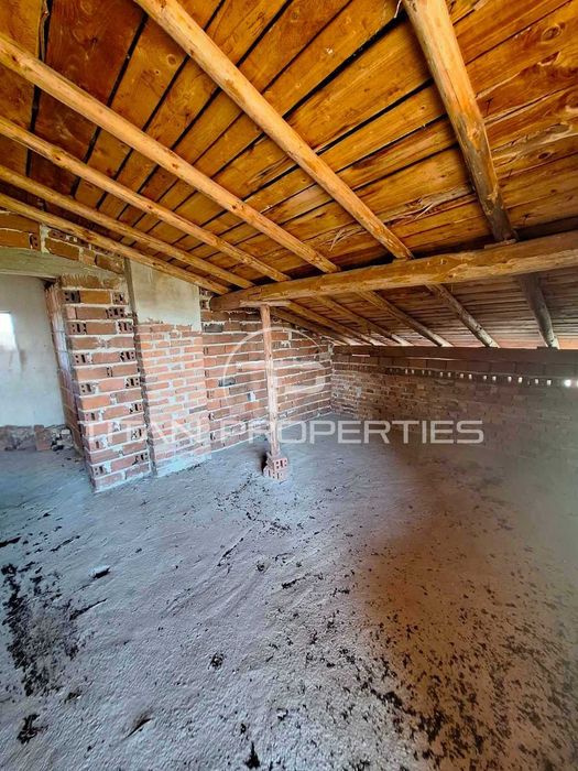 Двуетажна къща в Беловица