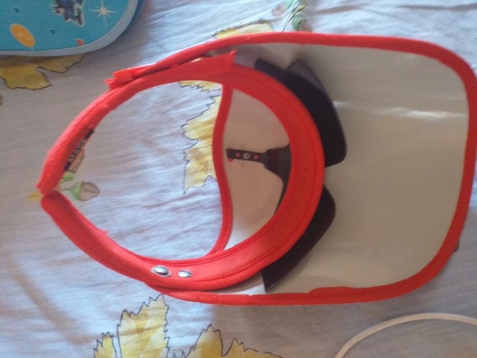 Атрактивни детски летни шапки с вградени слънчеви очила и рога