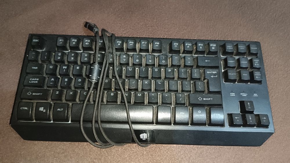 2 Tastaturi Gaming Cu Fir