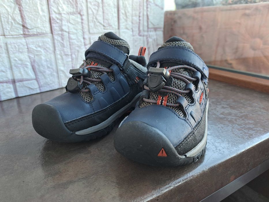 маратонки за момче,кожени кецове,спортни обувки Keen,номер25/26
