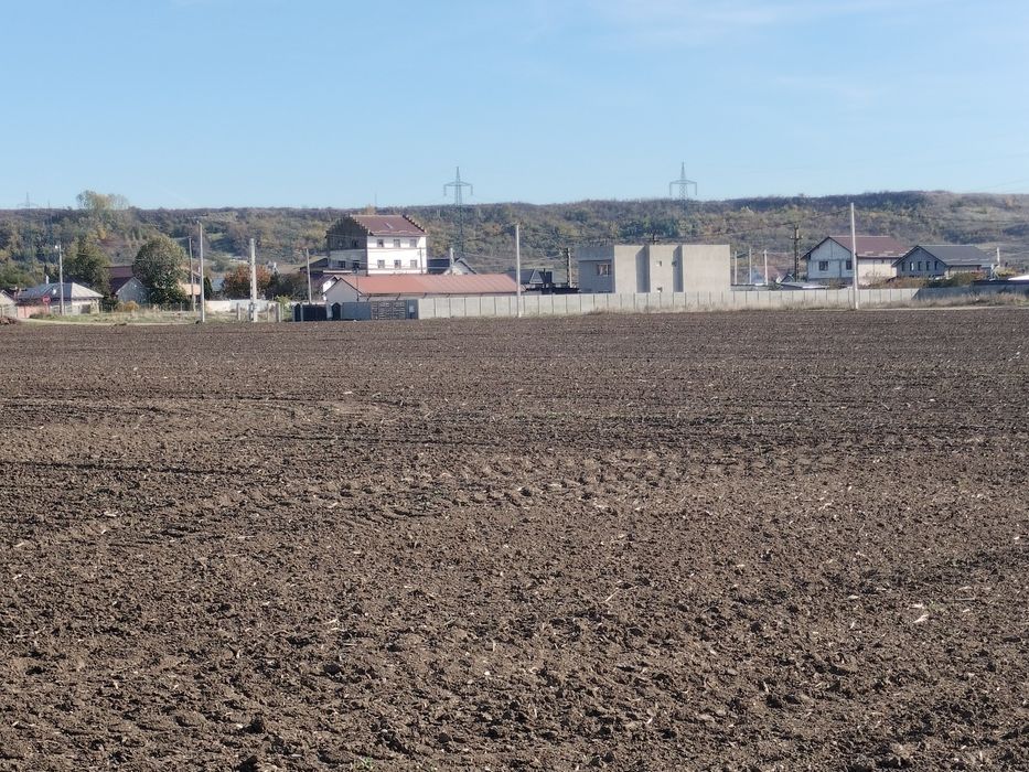Teren intravilan de 1100 mp, la 2.5 km de Slatina loc. Proaspeți