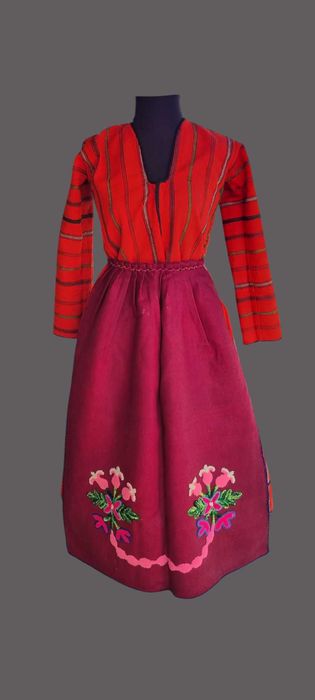 Автентична женска носия