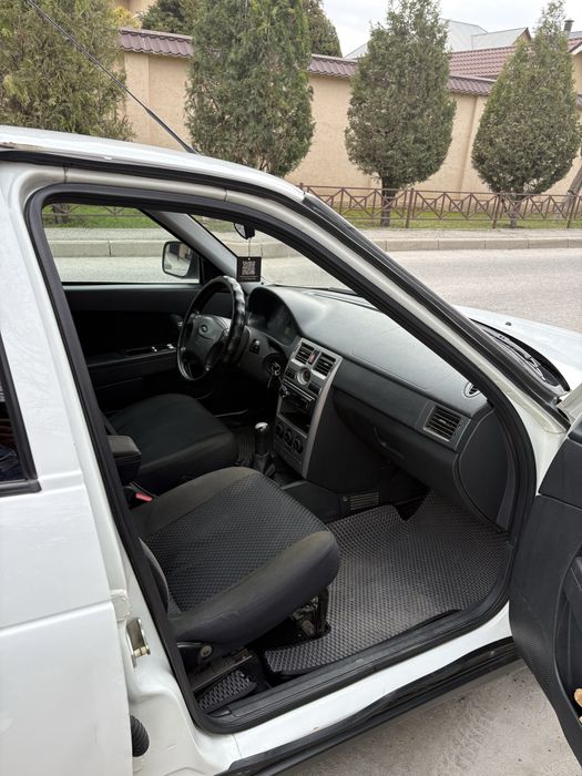 ВАЗ LADA 2172 приора priora хэтчбек 2012 белый цвет