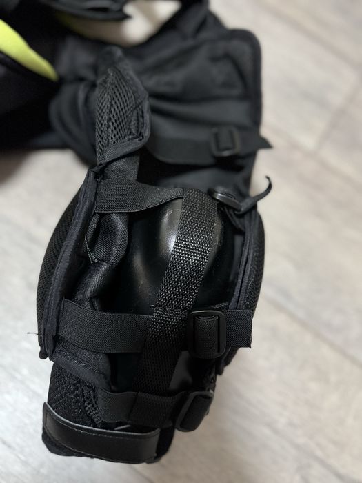 Нагрудник вратаря