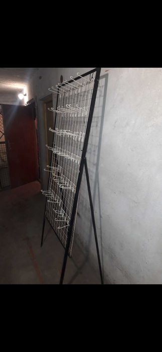 Стелажи за мартеници