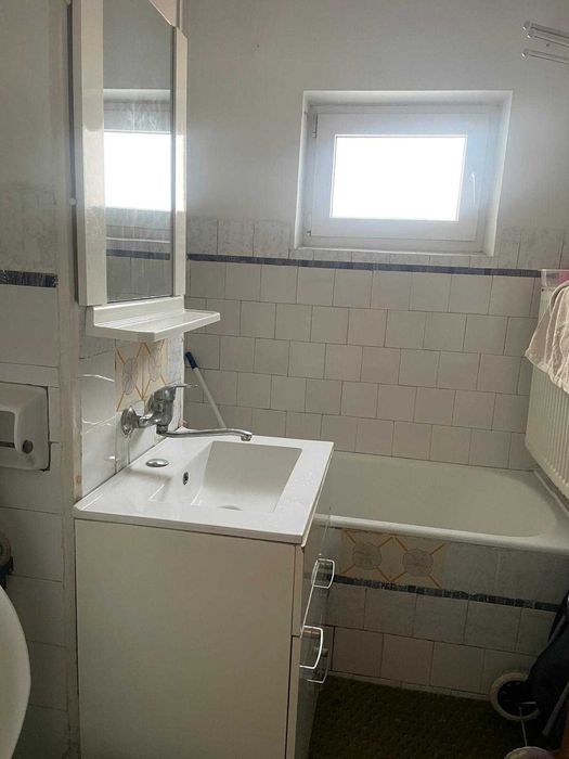 Proprietar inchiriez ap 3 camere etaj 1 zona Banca Nationala
