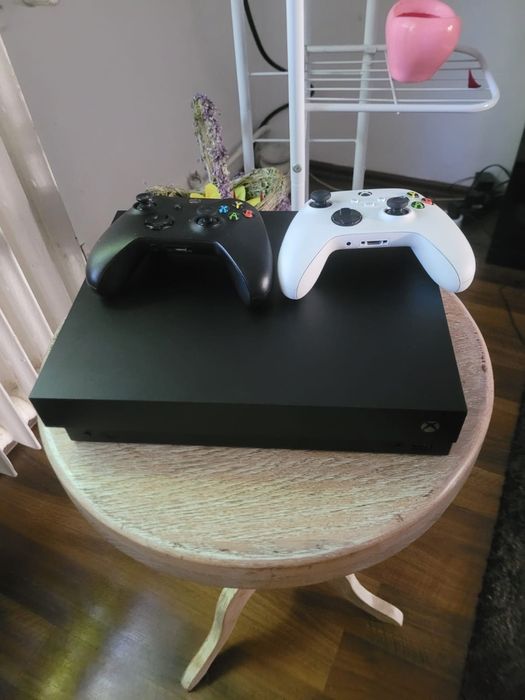 Xbox One X  1TB Impecabil + GTA 5,FC24
