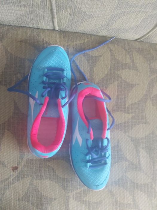 Mаратонски за футбол за изкуствено игрище Joma и маратонки Diadоra