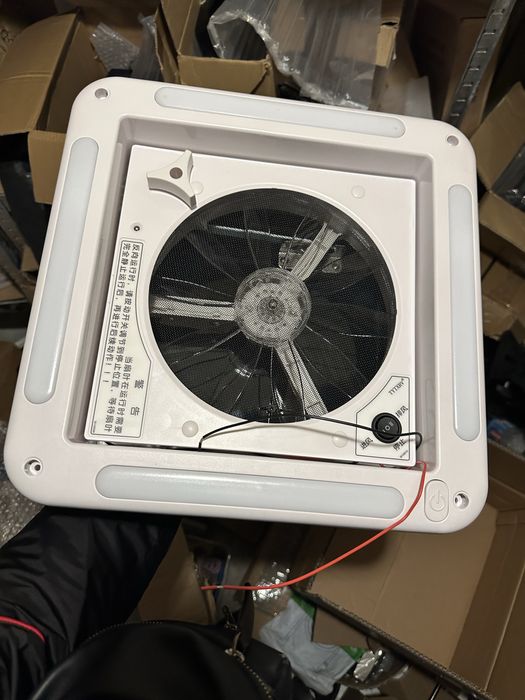 Люк с вентилатор за кемпер или каравана