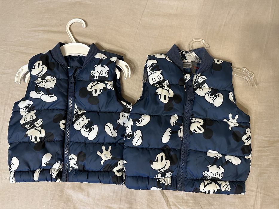 Ватиран елек с апликации Мики Маус