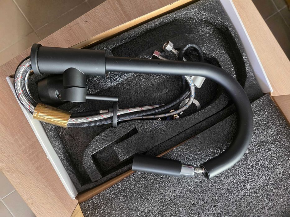 Baterie bucatarie cu dus extractabil, robinet mixer pentru chiuveta rotativ la 360°