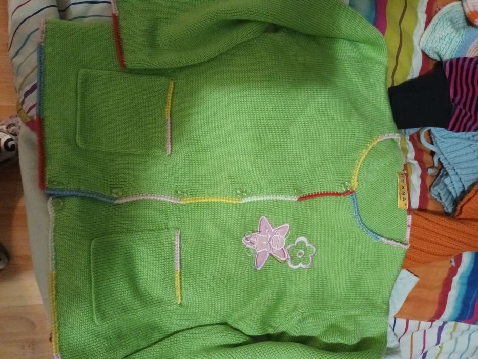 Продам кофточки на девочку