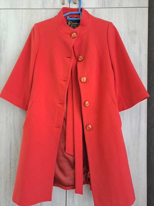 Пальто сатылады.