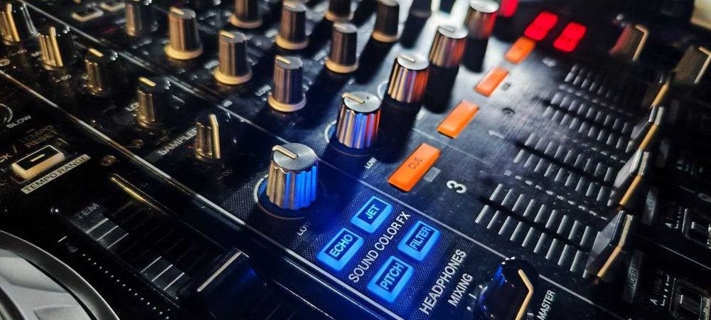 Pioneer DDJ-SZ DJ Controller + UDG case