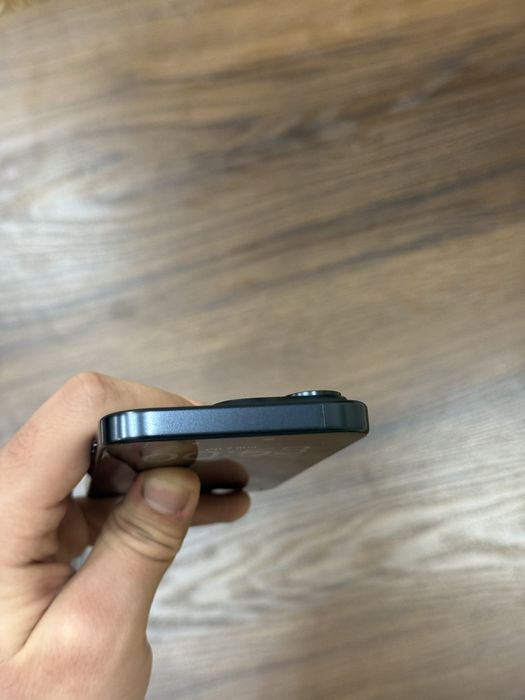 iPhone 15 Pro 128gb 89%, karobkasi bor, ideal umuman usta ko’rmagan.