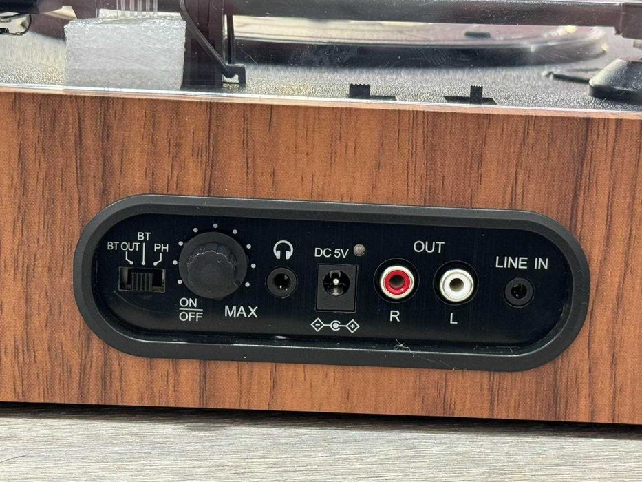 НОВ! Грамофон Crosley Urban Outfitters Limited Edition