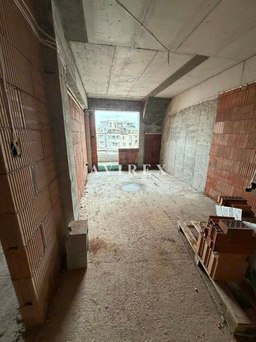 Тристаен апартамент в кв. Христо Смирненски срещу УМБАЛ Пълмед