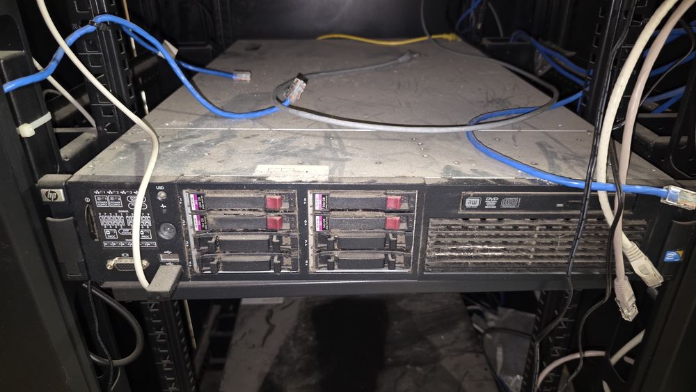 Server functional , 2 ups uri
