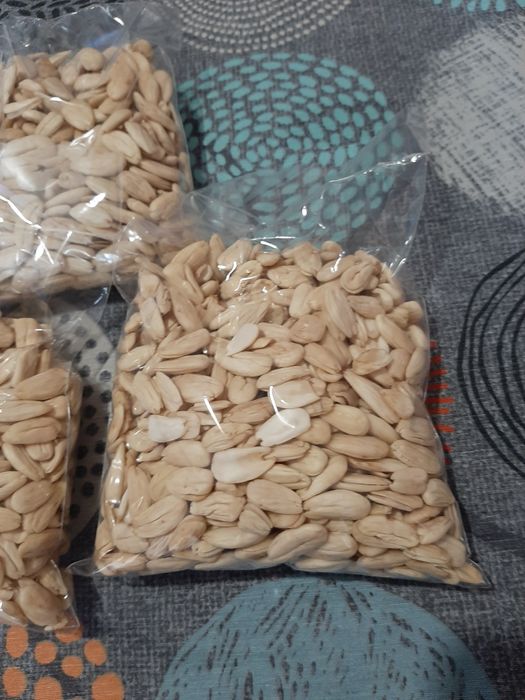 Българси хрубкави бадем