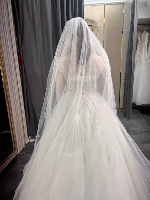 Свадебное  платье  с фатой