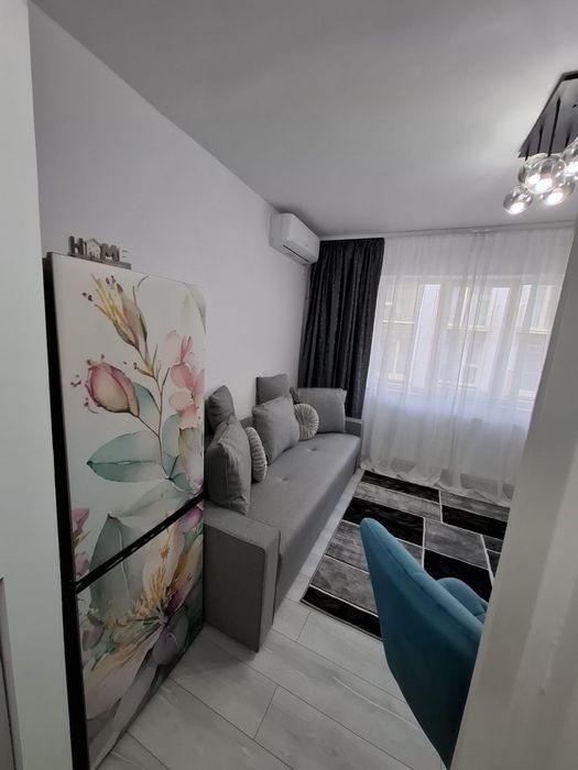 Persoana fizica , vand garsoniera , complet renovata , lux