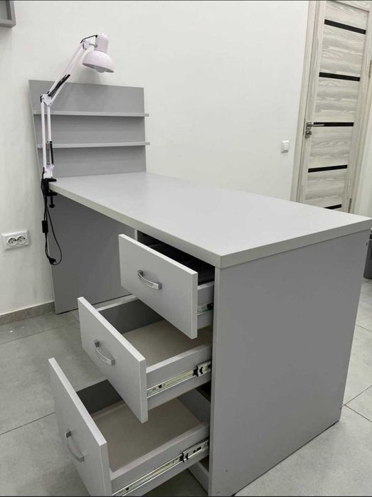 Stolik manikyur uchun