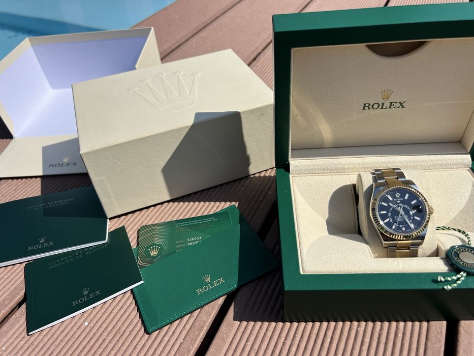 Rolex Sky Dweller Two Tone Gold 42mm Dial Negru