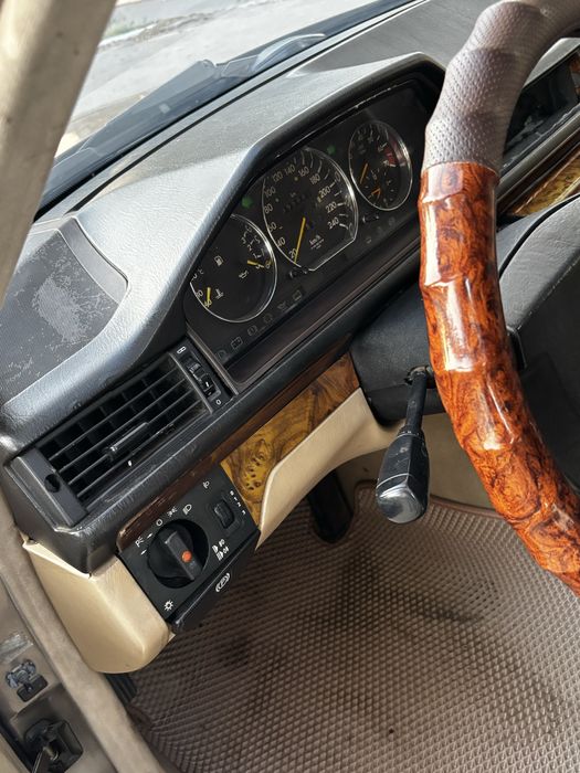 Мерседес W 124.