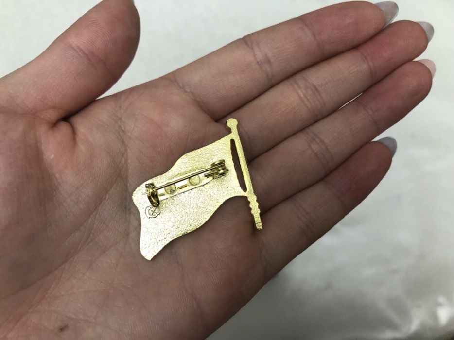 Значки герб и флаг Казахстана