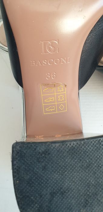 Босоножки кожаные баскони