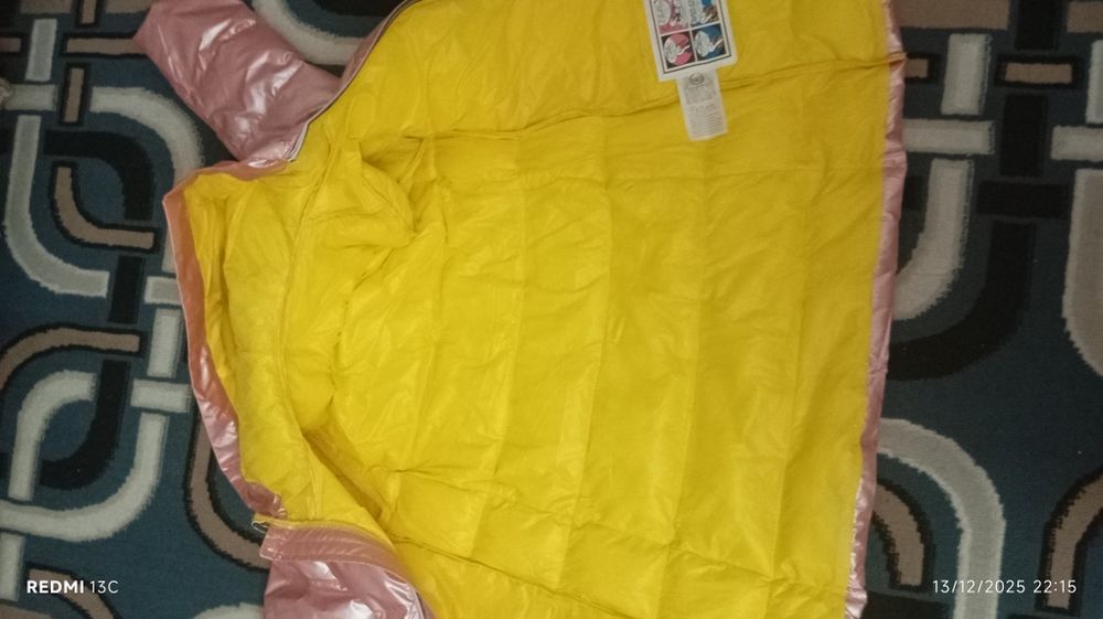 Qizaloqlar kurtkasi sotiladi ,