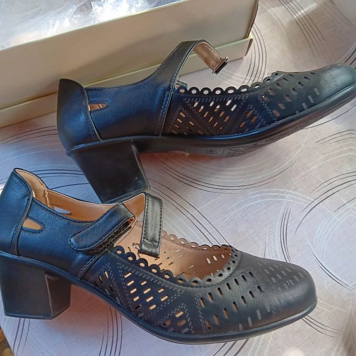 Дамски обувки, черни.