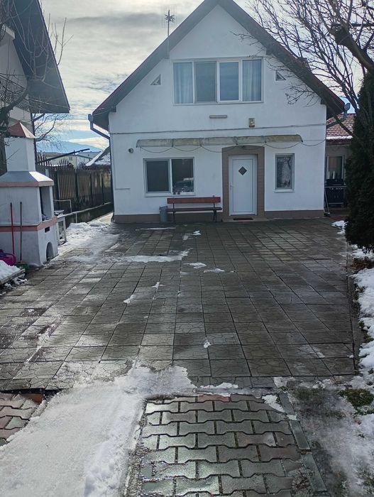 Închiriez Casa mica