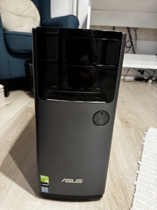 Vand unitate+ monitor+tastatura si mouse Asus