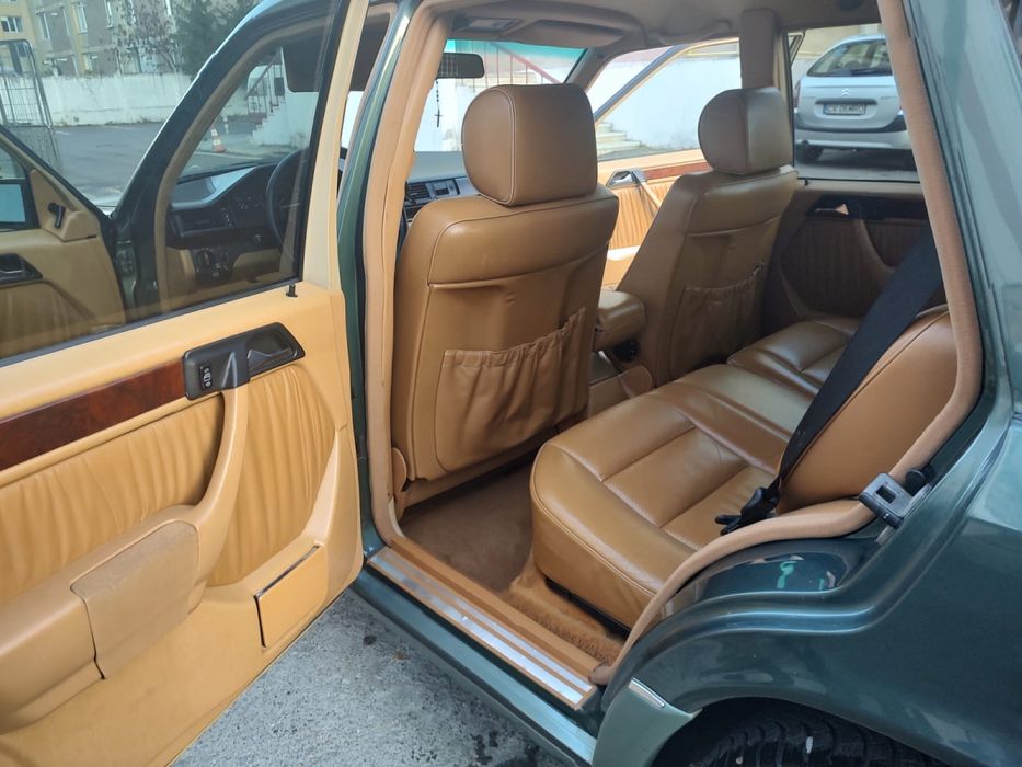 Mercedes W 124 300 TE 4 MATIC Retromobil