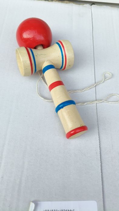 Vând Kendama lemn