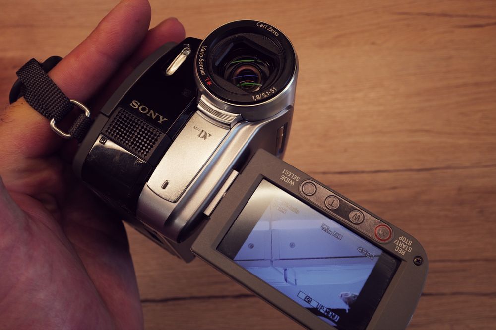 Camera video Sony DCR-H94 Zeiss Night Vision miniDV dock Handycam  CCD