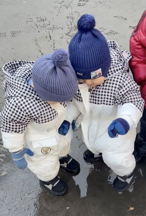 Продам демисезонные комбинезоны