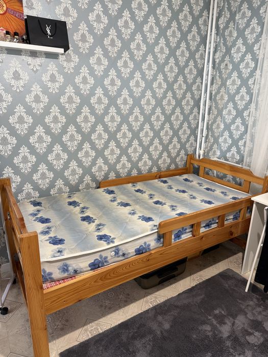 Двухяростный кровать