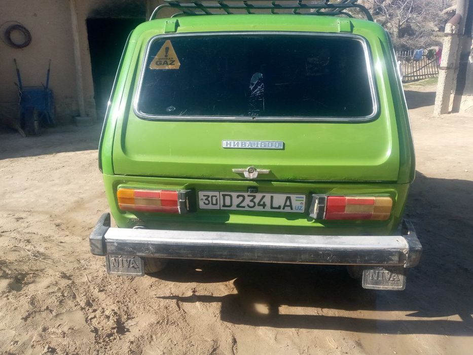 Niva 4x4 avtomobili sotiladi