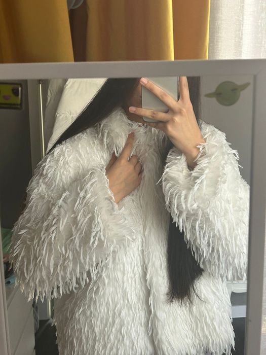 Шубка нарядная белая