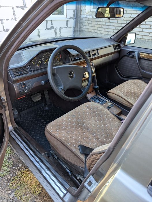 Продам Мерседес 124