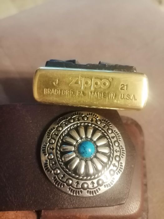 Зажигалка Зиппо огонь.