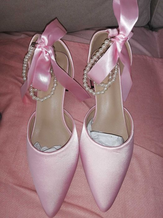 Pantofi roz de  ocazie